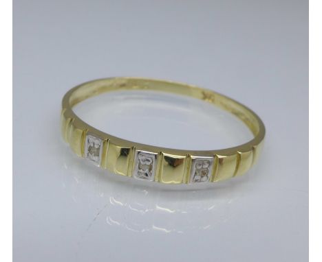 A 9ct gold and diamond ring, 0.9g, O