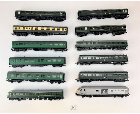 12 loose railway items – 4 Hornby engines, 3 Hornby carriages, 2 Bachmann engines, Hornby DB engine, Mainline carriage and un