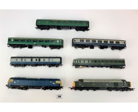7 loose railway items – Bachmann engine, 2 Bachmann carriages, Lima engine, Daplo carriage and 2 unnamed carriages
