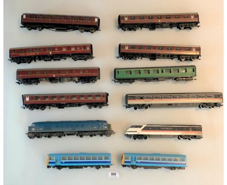 12 loose assorted engines and carriages inc. Bachmann, Hornby and Mainline