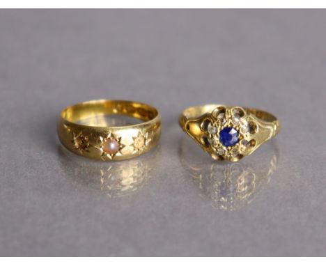 An Edwardian 18ct gold ring set small round-cut sapphire within a border of tiny rose diamonds, Chester hallmarks for 1901, s