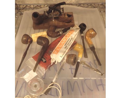 Tray of mixed vintage pipes