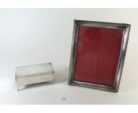A silver rectangular trinket box on curved supports 11 x 6.5cm Birmingham 1914 and an 800 standard silver photograph frame 21
