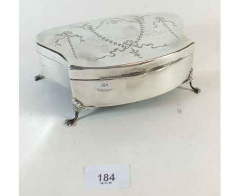 A large silver trinket box with engraved decoration and squat supports, Birmingham 1922, 18.5 x 11 x 7.5cm