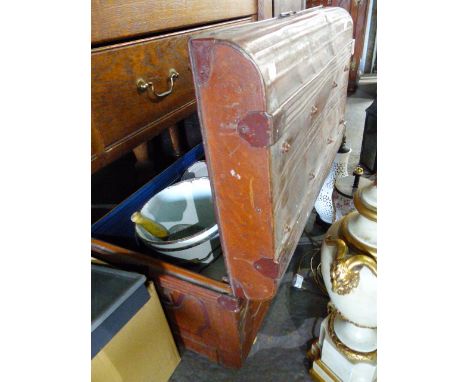 A VINTAGE TIN TRUNK,VARIOUS ANTIQUE ENAMELWARE,ETC.