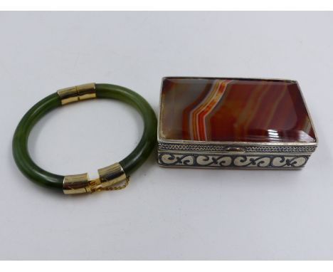 A WHITE METAL AND AGATE BOX FOR REPAIR TOGETHER WITH A JADEITE BANGLE. 