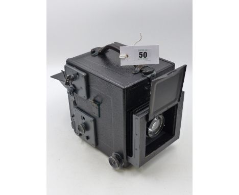 A GOOD KODAK RB GRAFLEX 1/4 PLATE CAMERA IN ORIGINAL TRANSIT CASE WITH INSTRUCTIONS AND FILM PACK.