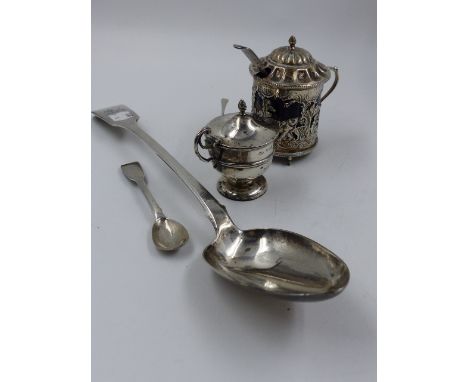 A GEORGIAN SILVER HALLMARKED SERVING SPOON DATED 1827 LONDON,TOGETHER WITH A  SILVER MUSTARD AND SPOON, TWO SILVER TEASPOON O