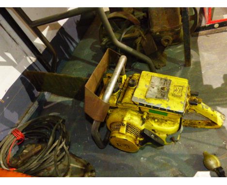 A VINTAGE CHAINSAW, VARIOUS RATCHET STRAPS, A LARGE BOX OF MISCELLANEOUS TOOLS,ETC.