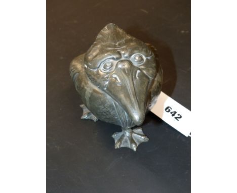 An Art Nouveau grotesque bird form pewter inkwell, trifid webbed feet, glass liner.
 
   CONDITION REPORT:-
11 CM TALL
Overal