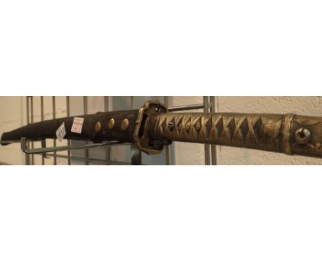 Japanese WWII sword and scabbard signed blade L: 69 cm