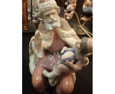 Large Lladro Santa with child Christmas Wish H: 20 cm