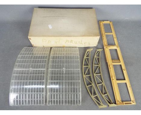 Tri-ang - Hornby - A boxed 00 gauge # R.5084 Station Canopy Extension Kit. This item is not complete, it contains two side wa