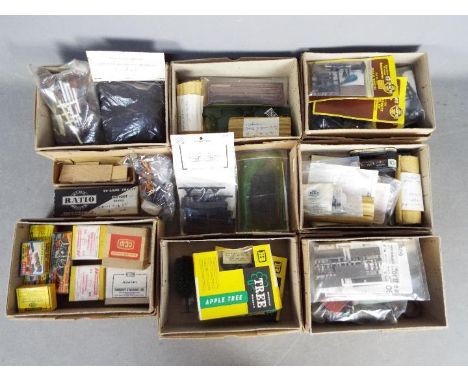 Hornby - Merrit A quantity of loose and boxed 00 gauge railway accessories including boxed # 603 Seated Army Personnel, # 509