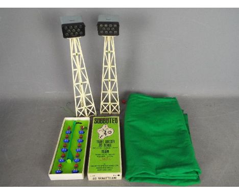 Subbuteo - A collection of items including a boxed # 68 team of Chile, two floodlights and a playing cloth. The team is compl