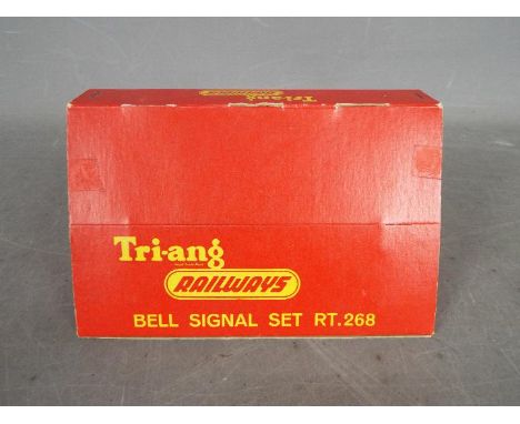 Tri-ang Rovex - A boxed Bell Signal Set # RT.268. The items appear in Near Mint condition with little sign of age or use and,