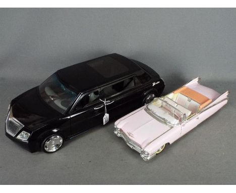 Maisto, Bratz - An unboxed 1:12 scale Maisto Cadillac Eldorado Biarritz, with a Bratz Cadillac Limousine. Both items show sig