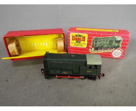 Hornby - A boxed 00 gauge 0-6-0 Diesel-Electric shunting loco # 2231 operating number D3302 in British Railways green. The lo