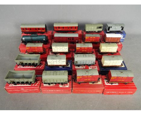 Hornby Dublo - A collection of 20 x boxed wagons including # 4644 21 Ton Hopper Wagon, # 4648 Low Sided Wagon with Insulated 