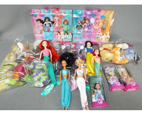 Mattel - Barbie - Shelly - A collection of 9 x loose and 5 x boxed dolls including two Shelly doll sets, a loose Barbie Snow 