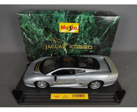 Maisto - a 1:12 scale diecast Jaguar XJ220 1992 by Maisto, boxed