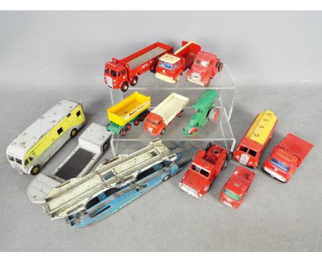 Dinkly, Corgi - A collection of unboxed diecast vehicles in various scales. Lot includes Dinky #986 Mighty Antar Low Loader; 