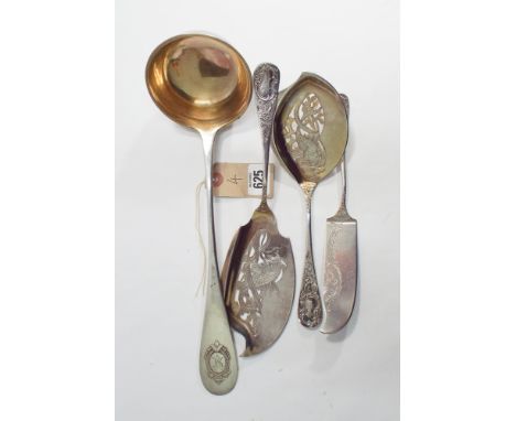 800 standard German silver fish servers, with fish decorated bowls, a matching slice together with a large soup ladle. Gross 