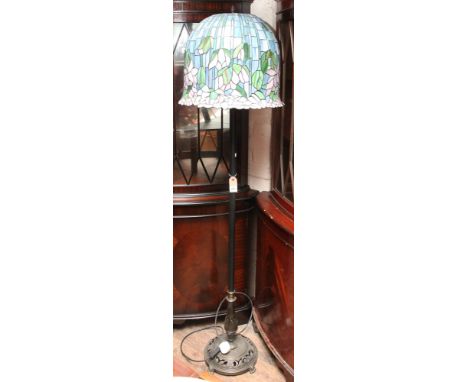 Tiffany style metal standard lamp with large bell shaped shade 