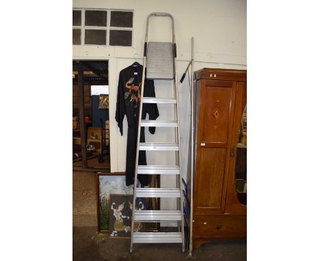 Folding aluminium step ladder