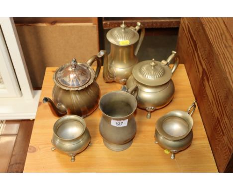 A quantity of brass teaware and a brass tankard