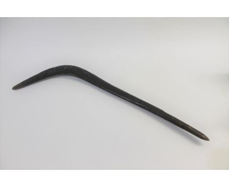 A large Leangle Club, the tapering shaft narrowing to a point. 73cms long (point to point). *CR: Some chips and wear in place