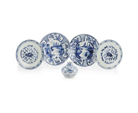 SET OF FOUR BLUE AND WHITE EXPORT DISHESQING DYNASTY, 19TH CENTURY comprising two pairs, the first decorated with a landscape