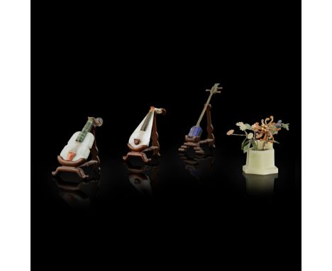 GROUP OF FOUR MINIATURE CORAL AND HARDSTONE CARVINGS20TH CENTURY carved in jade, malachite, lapislazuli and coral with three 