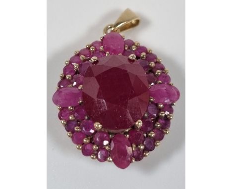 9ct gold and ruby pendant.  5g approx.  Length 2cm approx.  (B.P. 21% + VAT) 