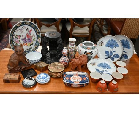 An collection of antique and later Chinese and Japanese ceramics (Qing, Meiji and later) including three Meiji period plates 