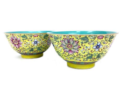 PAIR OF 20TH CENTURY CHINESE FAMILLE JAUNE BOWLS, with polychrome enamel floral designs on a yellow ground, painted blue six 