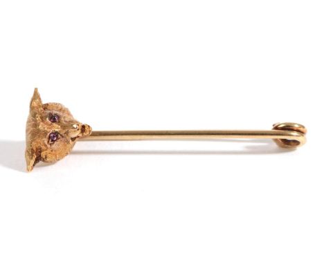 A Fox Head Stock Pin, the fox mask in snarling pose, with flattened ears, set with ruby eyes, length 4.7cm .  Good condition.