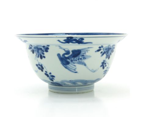 Floral and phoenix decor, marked with double ring and censer, 18th Century, 16 cm. in diameter, a few imperfections in glaze.