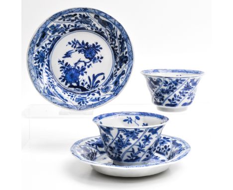 Floral decor with cockerell, marked with double ring, saucers are 13 cm. in diameter. 