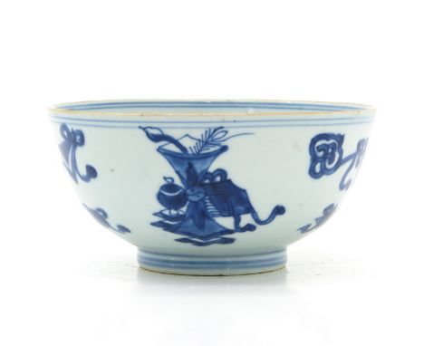 Decorated with Chinese antiquities, marked with double ring and pair of fish, 14 cm. in diameter. 