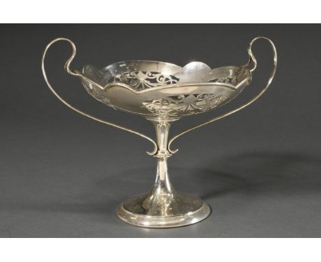 Eleganter Konfektaufsatz mit vierfach floral durchbrochener Schale und ausladenden Henkeln, MZ: Garrard &amp;amp; Co Ltd, Lon