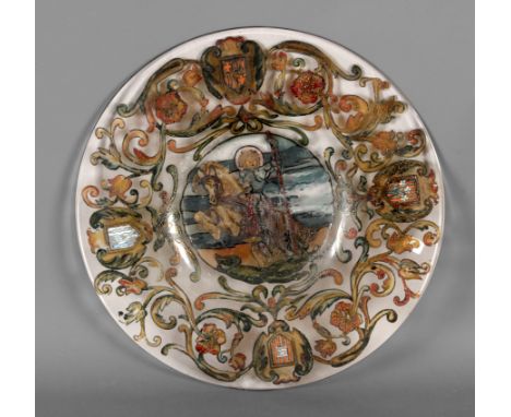 M. R. Nadal ( ¿?, s. XX). Plato en cristal pintado con la imagen de Sant Jordi, 34 cm. diám.