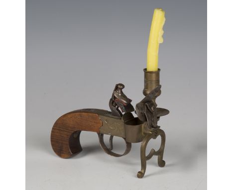 An Edwardian flintlock tinder lighter, the lock with engraved foliate decoration and detailed 'I. Bell Grimsby', with wooden 