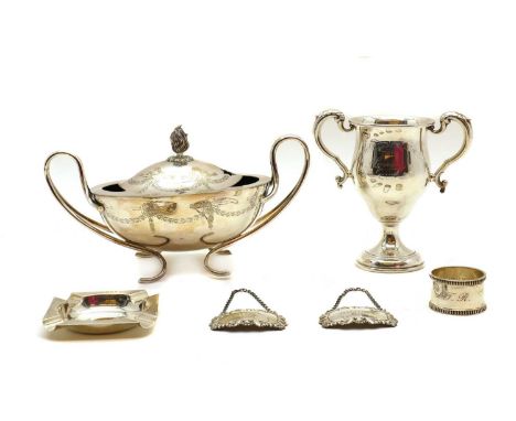 A collection of silver items,to include silver ashtray, Birmingham, 1945, 8.3cm wide, silver twin-handled golf trophy cup She