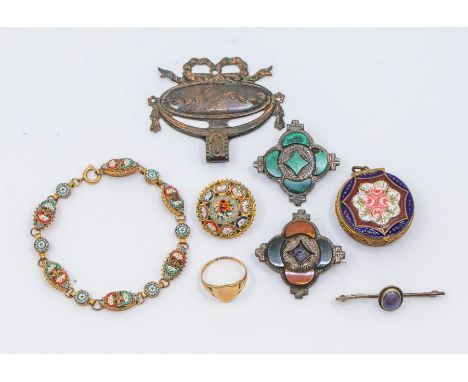 A small collection of antique jewellery to include a 9ct gold signet ring, shield shaped cartouche, size P, weight approx. 3.