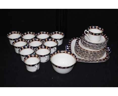 Woods Ware Balmoral pattern tea service, decorated in the imari style (qty)