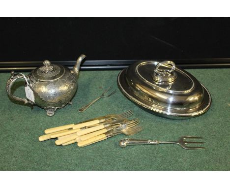 Silver plated objects, to include an entrée dish a tea pot and flatware, (qty)
