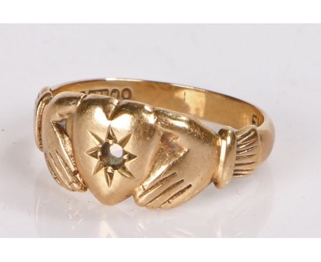 9 carat gold Claddagh ring, 2.1 grams