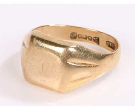 9 carat gold signet ring, 4.1 grams