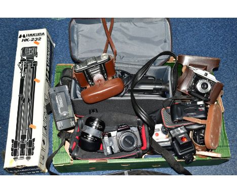 A BOX AND LOOSE PHOTOGRAPHIC AND OPTICAL EQUIPMENT, to include a Hanimex Rondette 1500RF slide projector, a Hakuba HK-232 thr